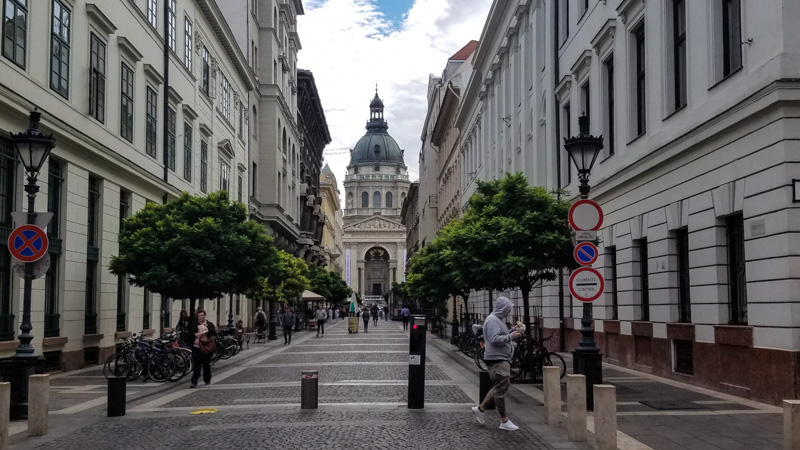 Approaching St. Stephen's Basilica 